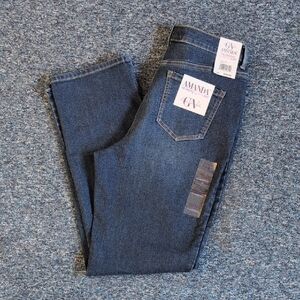 Amanda Classic Fit Jeans